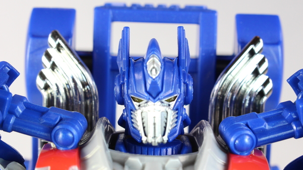 Transformers 4 Age Of Extinction Optimus Prime Leader Class Retail Version Action Figure Review  JPG (11 of 27)